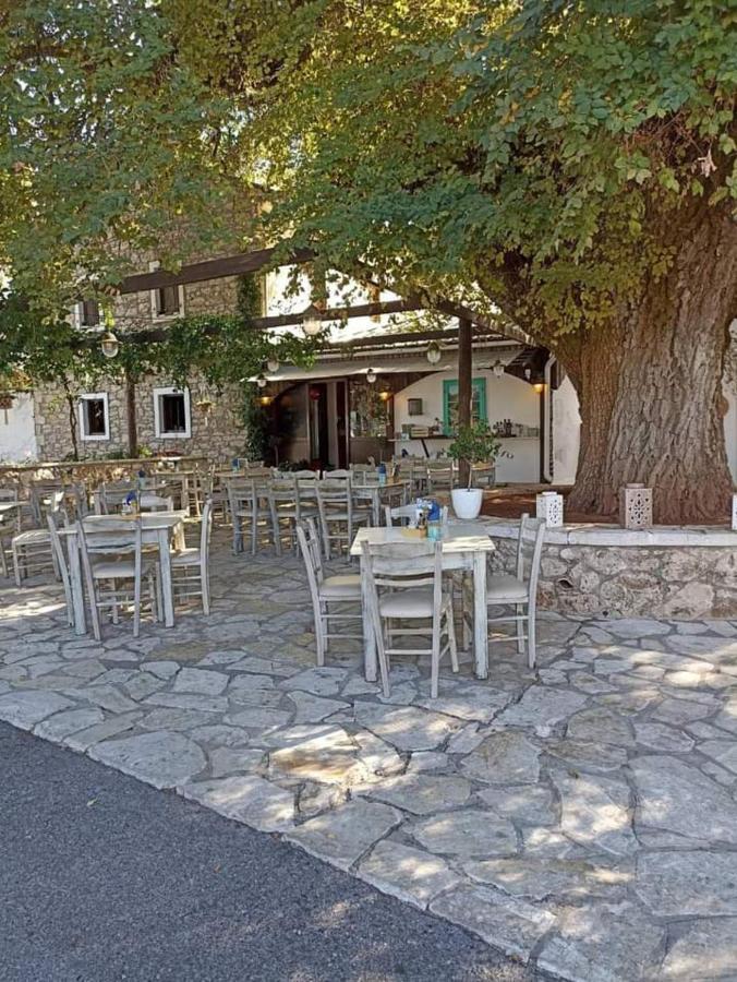 Lovely Studio In Strinilas With Its Own Pool ภายนอก รูปภาพ
