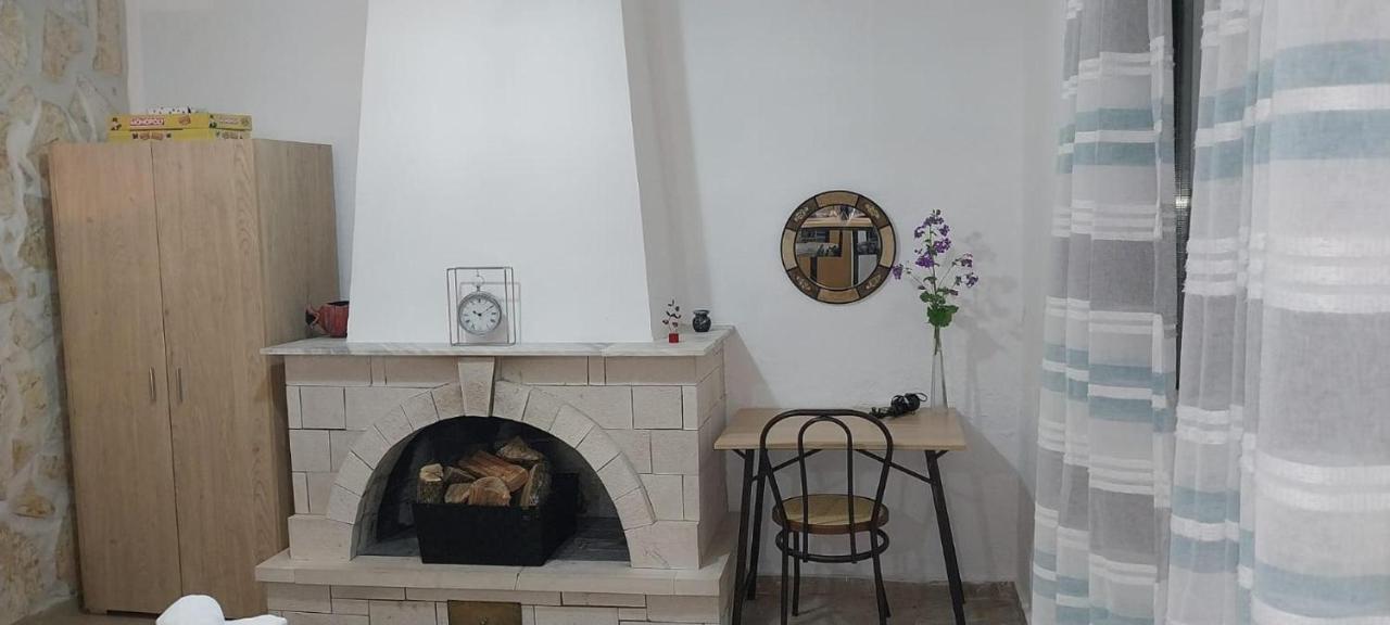 Lovely Studio In Strinilas With Its Own Pool ภายนอก รูปภาพ