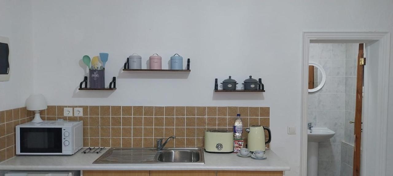 Lovely Studio In Strinilas With Its Own Pool ภายนอก รูปภาพ