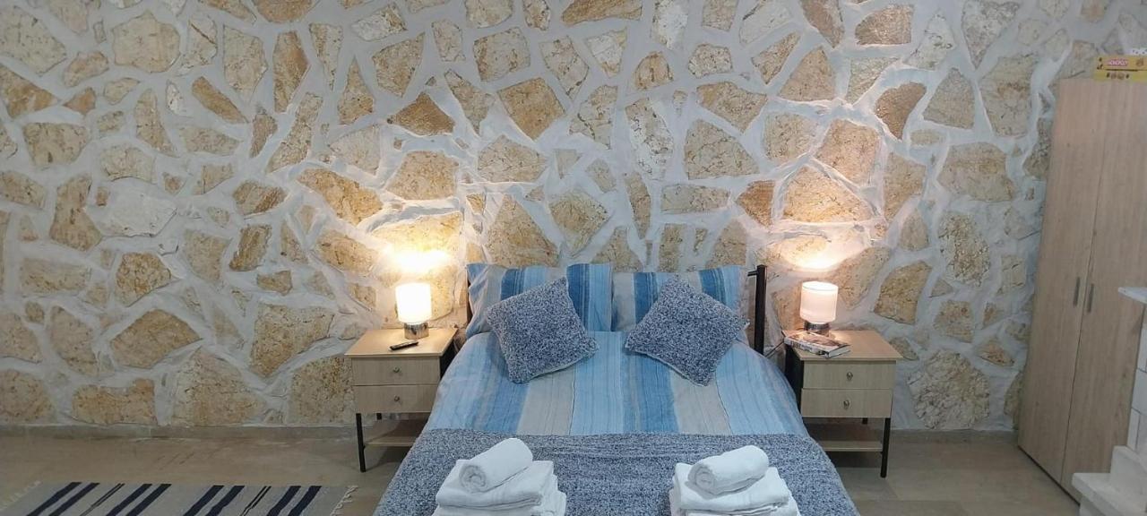 Lovely Studio In Strinilas With Its Own Pool ภายนอก รูปภาพ